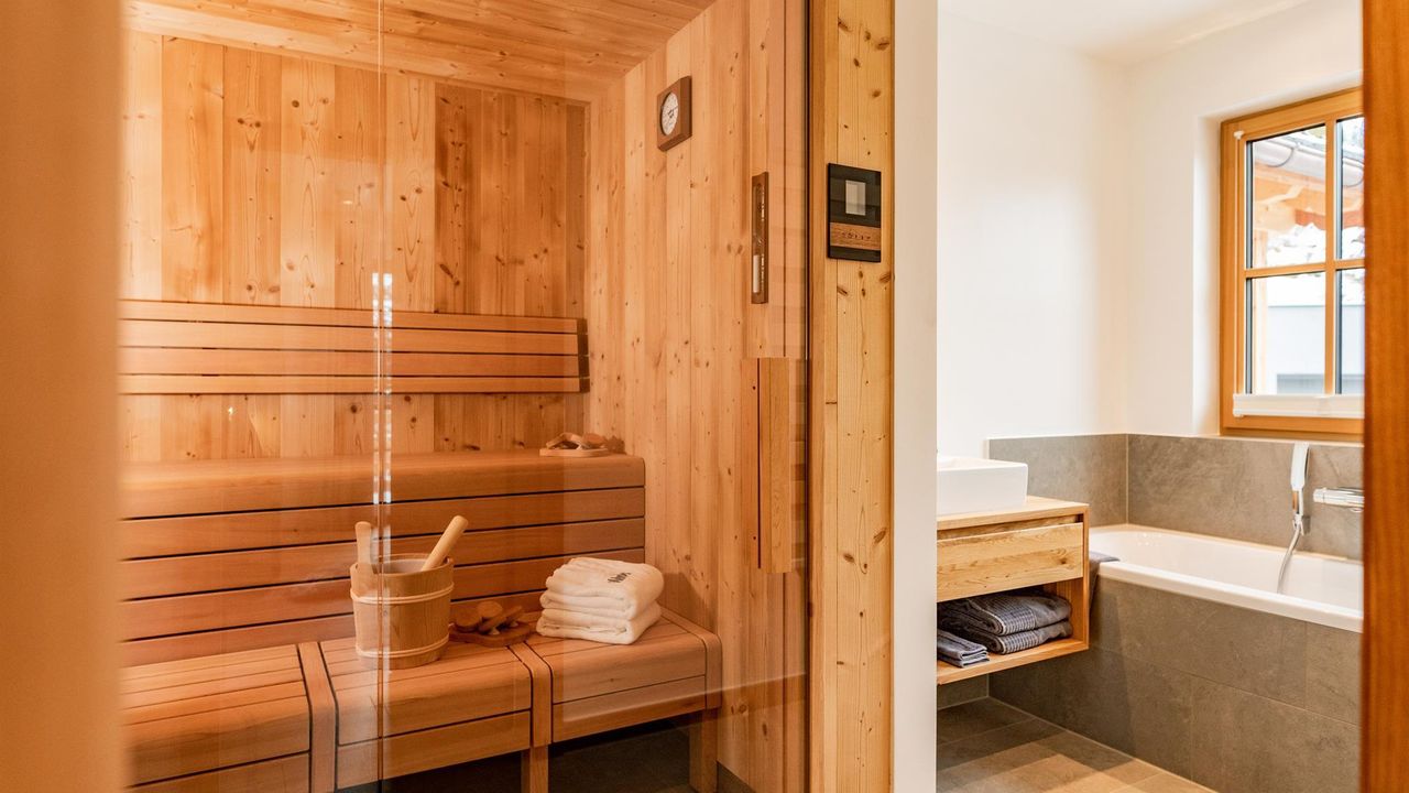 Badezimmer mit Sauna-Zugang Badezimmer mit Sauna-Zugang